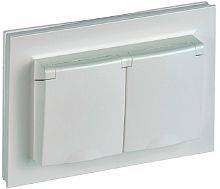 Розетка с заземлением IEK Brite РСбш12-3-44-БрЖ 1-м. 2 мод. крышка шторки IP44 жемчуг картинка